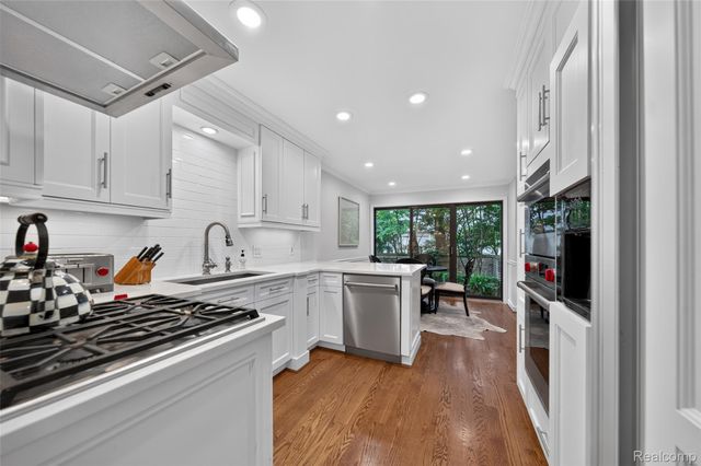 1262 Woodcrest Circle, Bloomfield Hills, MI 48304