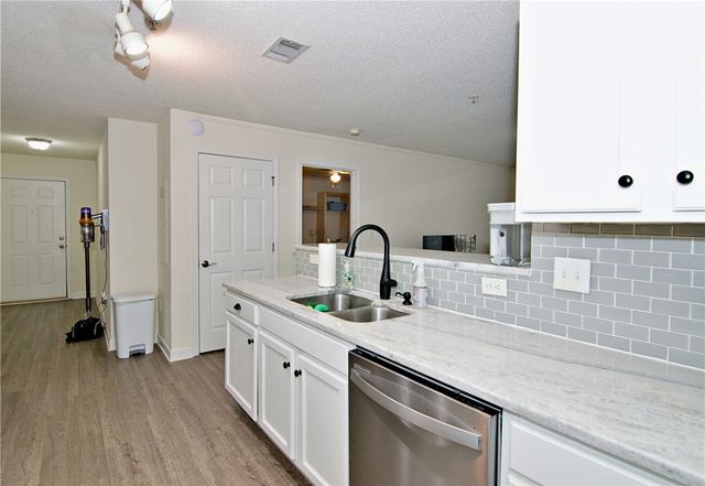 302 Harts Cove Way, Seneca, SC 29678