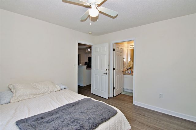 302 Harts Cove Way, Seneca, SC 29678