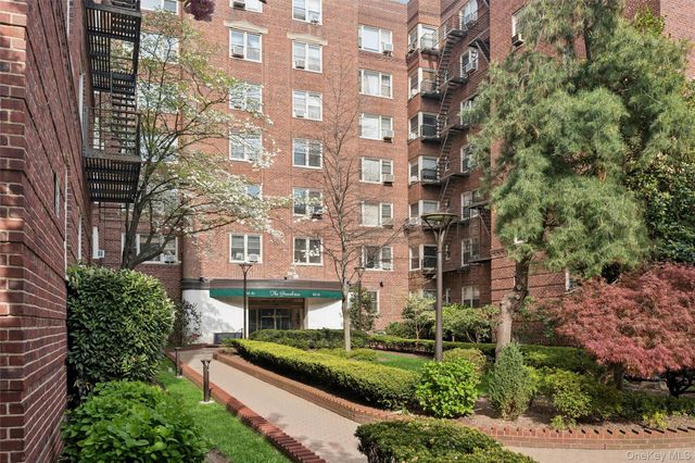 68-61 Yellowstone Boulevard 705, Forest Hills, NY 11375