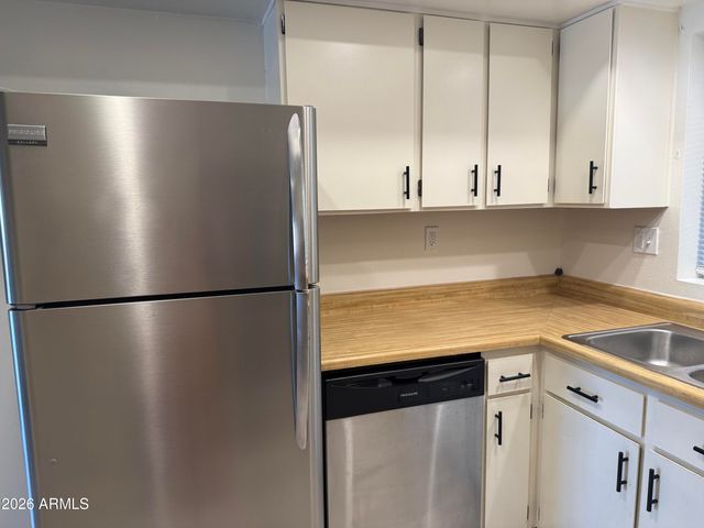 10828 N BILTMORE Drive 227, Phoenix, AZ 85029
