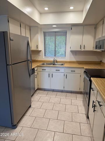 10828 N BILTMORE Drive 227, Phoenix, AZ 85029