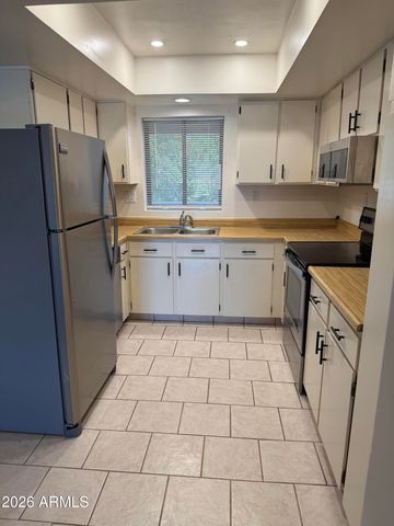 10828 N BILTMORE Drive 227, Phoenix, AZ 85029