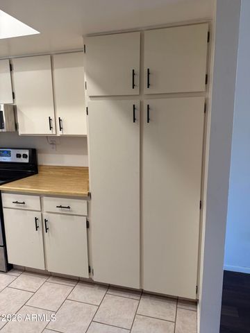 10828 N BILTMORE Drive 227, Phoenix, AZ 85029
