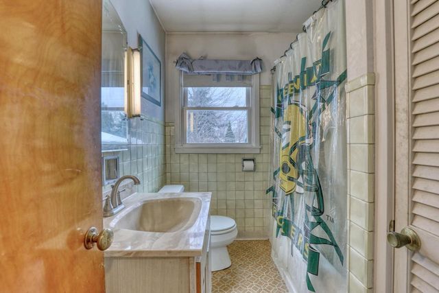 931 S 120th STREET, West Allis, WI 53214