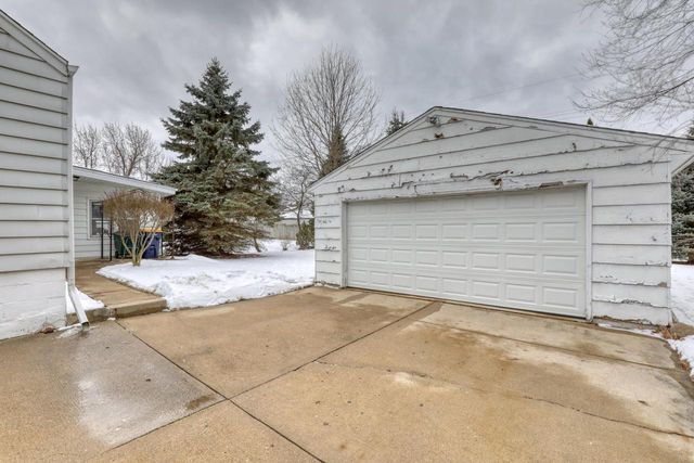 931 S 120th STREET, West Allis, WI 53214