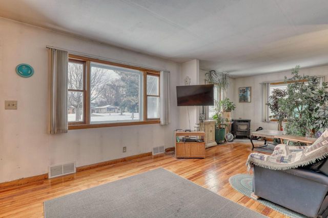 931 S 120th STREET, West Allis, WI 53214