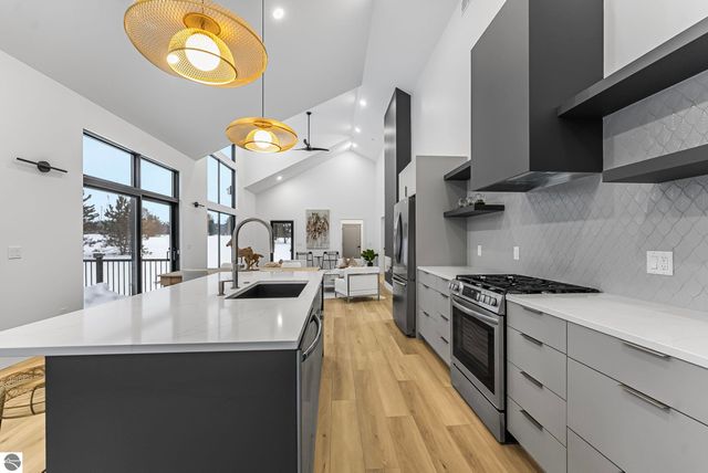 5921 Paradise Ranch, Kingsley, MI 49649