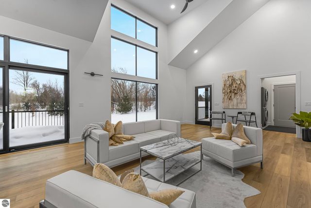 5921 Paradise Ranch, Kingsley, MI 49649