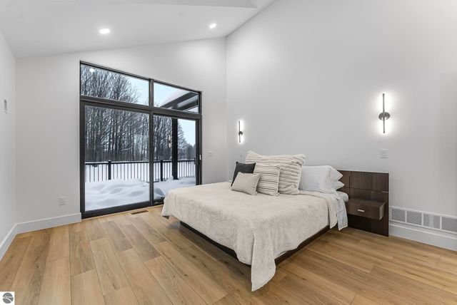 5921 Paradise Ranch, Kingsley, MI 49649