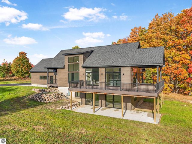 5921 Paradise Ranch, Kingsley, MI 49649