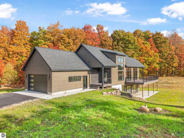 5921 Paradise Ranch, Kingsley, MI 49649