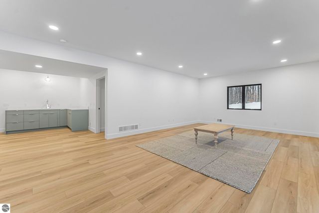 5921 Paradise Ranch, Kingsley, MI 49649