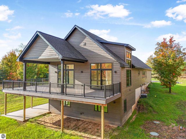 5921 Paradise Ranch, Kingsley, MI 49649