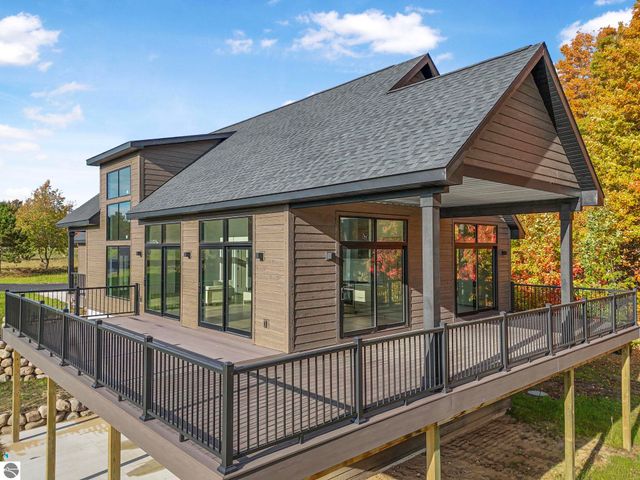 5921 Paradise Ranch, Kingsley, MI 49649