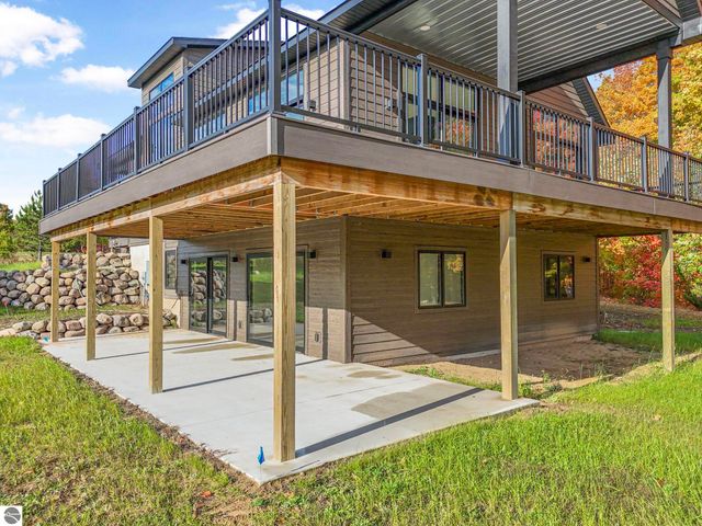 5921 Paradise Ranch, Kingsley, MI 49649