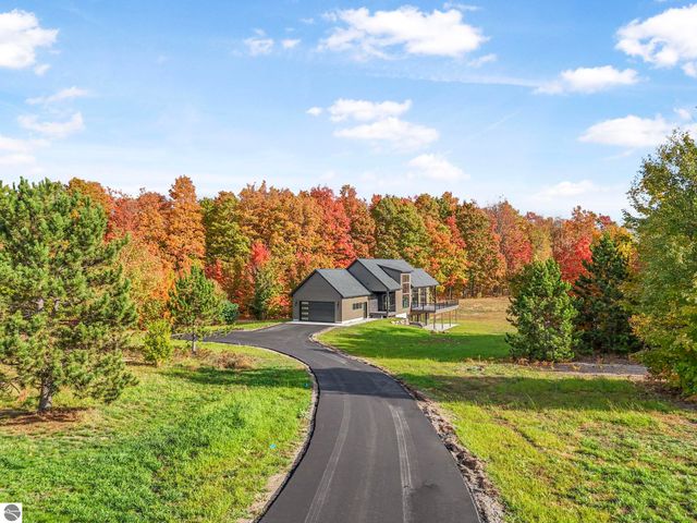 5921 Paradise Ranch, Kingsley, MI 49649