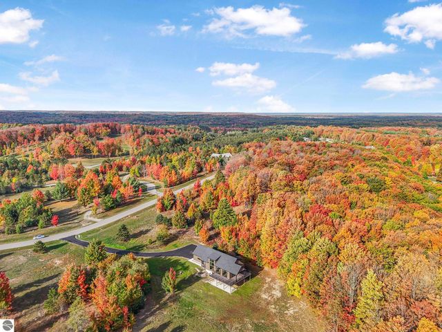 5921 Paradise Ranch, Kingsley, MI 49649