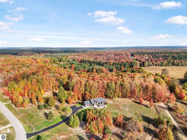 5921 Paradise Ranch, Kingsley, MI 49649