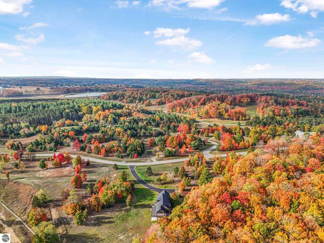 5921 Paradise Ranch, Kingsley, MI 49649