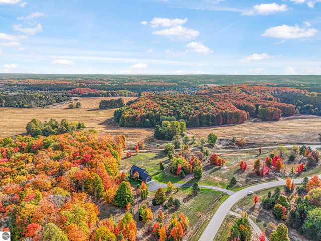 5921 Paradise Ranch, Kingsley, MI 49649