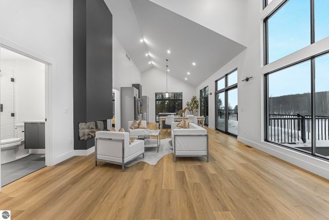 5921 Paradise Ranch, Kingsley, MI 49649