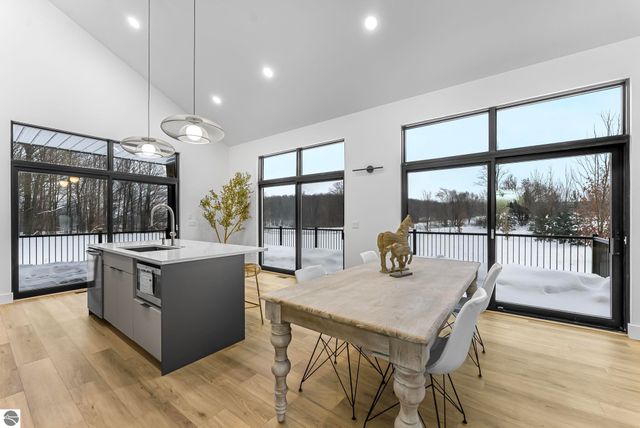 5921 Paradise Ranch, Kingsley, MI 49649