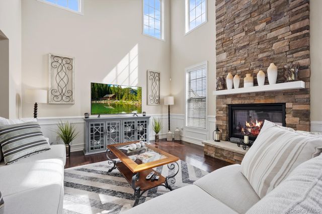 17 Tompkins Lane, Hopewell Junction, NY 12533