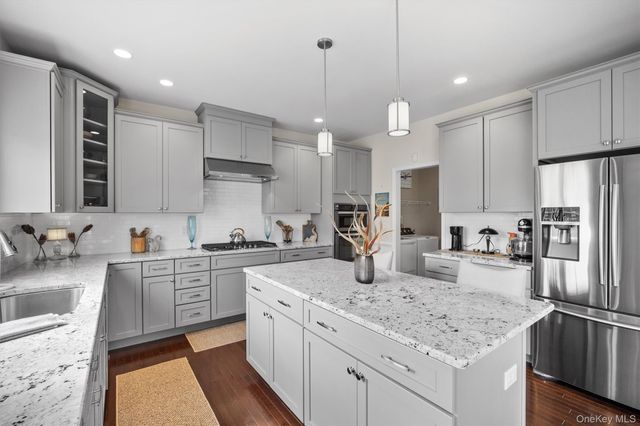 17 Tompkins Lane, Hopewell Junction, NY 12533