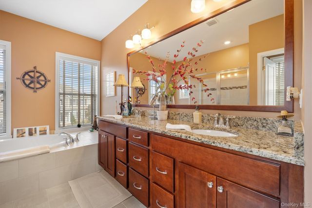 17 Tompkins Lane, Hopewell Junction, NY 12533