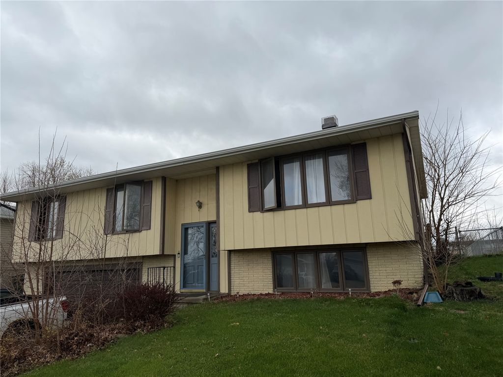 3419 Sue Lane NW, Cedar Rapids, IA 52405