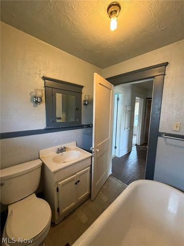 777 East Avenue SE, Warren, OH 44484