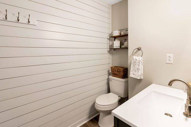 935 Kingsbury Dr Apt B, Clarksville, TN 37040