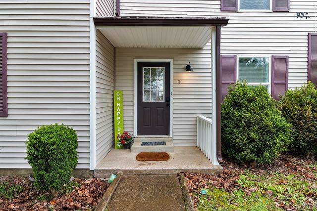 935 Kingsbury Dr Apt B, Clarksville, TN 37040