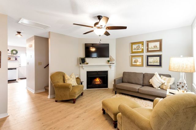 935 Kingsbury Dr Apt B, Clarksville, TN 37040