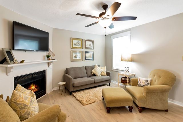 935 Kingsbury Dr Apt B, Clarksville, TN 37040