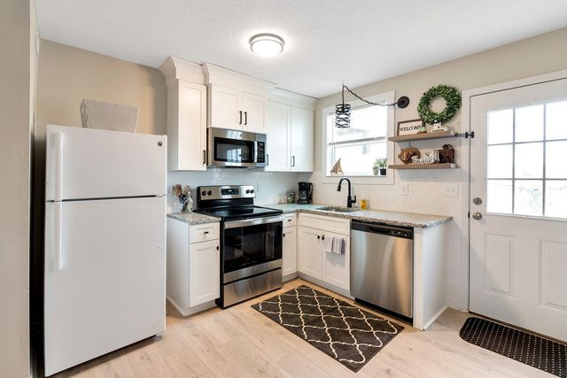 935 Kingsbury Dr Apt B, Clarksville, TN 37040