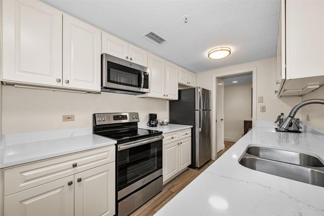 36750 US HIGHWAY 19 N 5-104, Palm Harbor, FL 34683