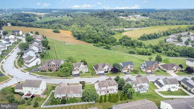 7485 SENECA RIDGE DR, York, PA 17403