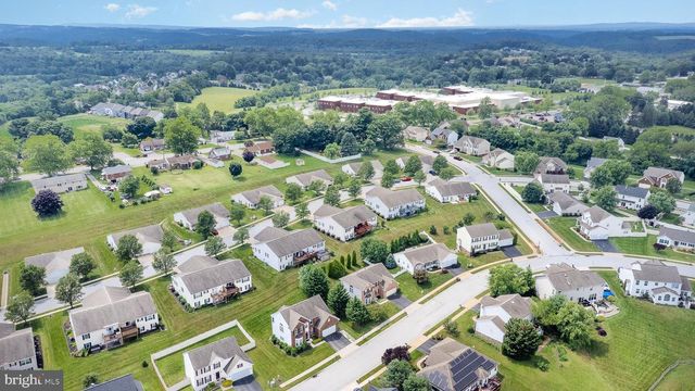 7485 SENECA RIDGE DR, York, PA 17403