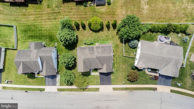 7485 SENECA RIDGE DR, York, PA 17403