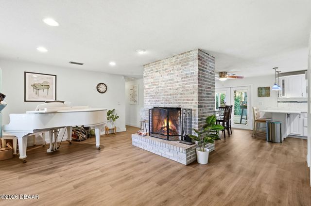 708 Montreville Avenue, Deland, FL 32724