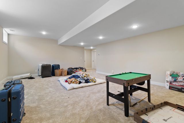 4705 Hyde Park Drive, Valparaiso, IN 46383