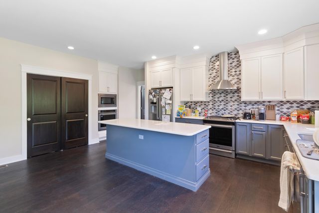 4705 Hyde Park Drive, Valparaiso, IN 46383