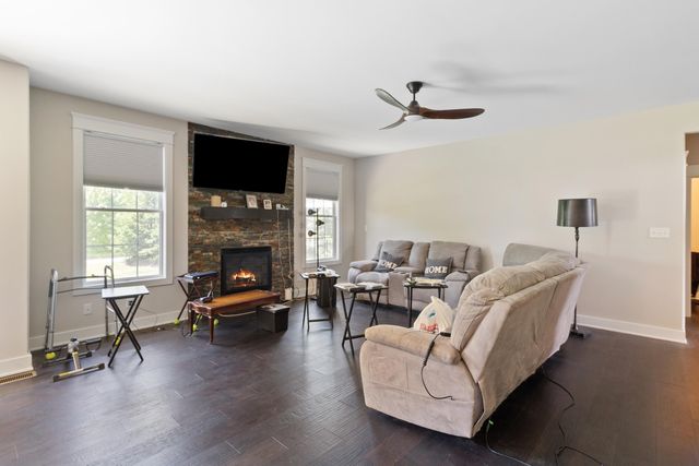 4705 Hyde Park Drive, Valparaiso, IN 46383
