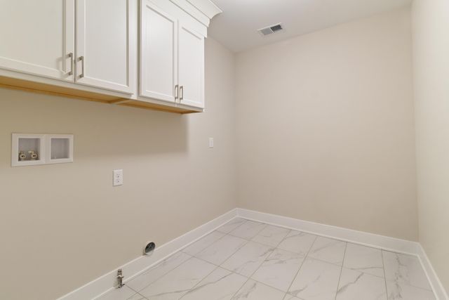 4705 Hyde Park Drive, Valparaiso, IN 46383