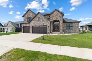 4705 Hyde Park Drive, Valparaiso, IN 46383