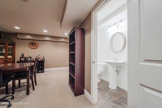 7002 Village Gate Trace, Louisville, KY 40291