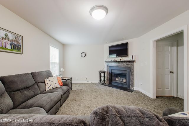 7002 Village Gate Trace, Louisville, KY 40291