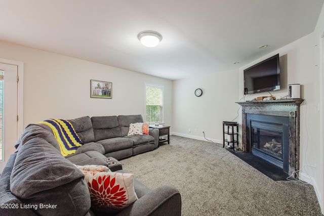 7002 Village Gate Trace, Louisville, KY 40291